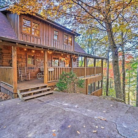 Grin N Bear It Cabin With Hot Tub And Fire Pit! Pigeon Forge Dış mekan fotoğraf