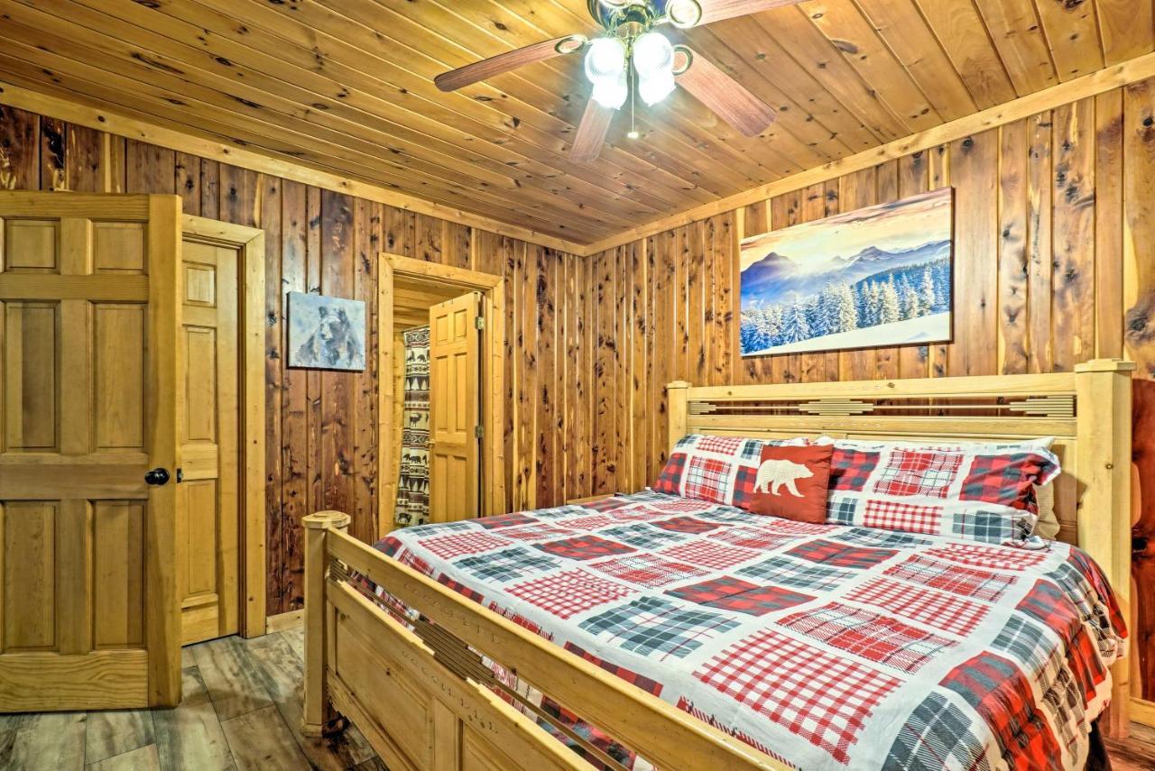 Grin N Bear It Cabin With Hot Tub And Fire Pit! Pigeon Forge Dış mekan fotoğraf
