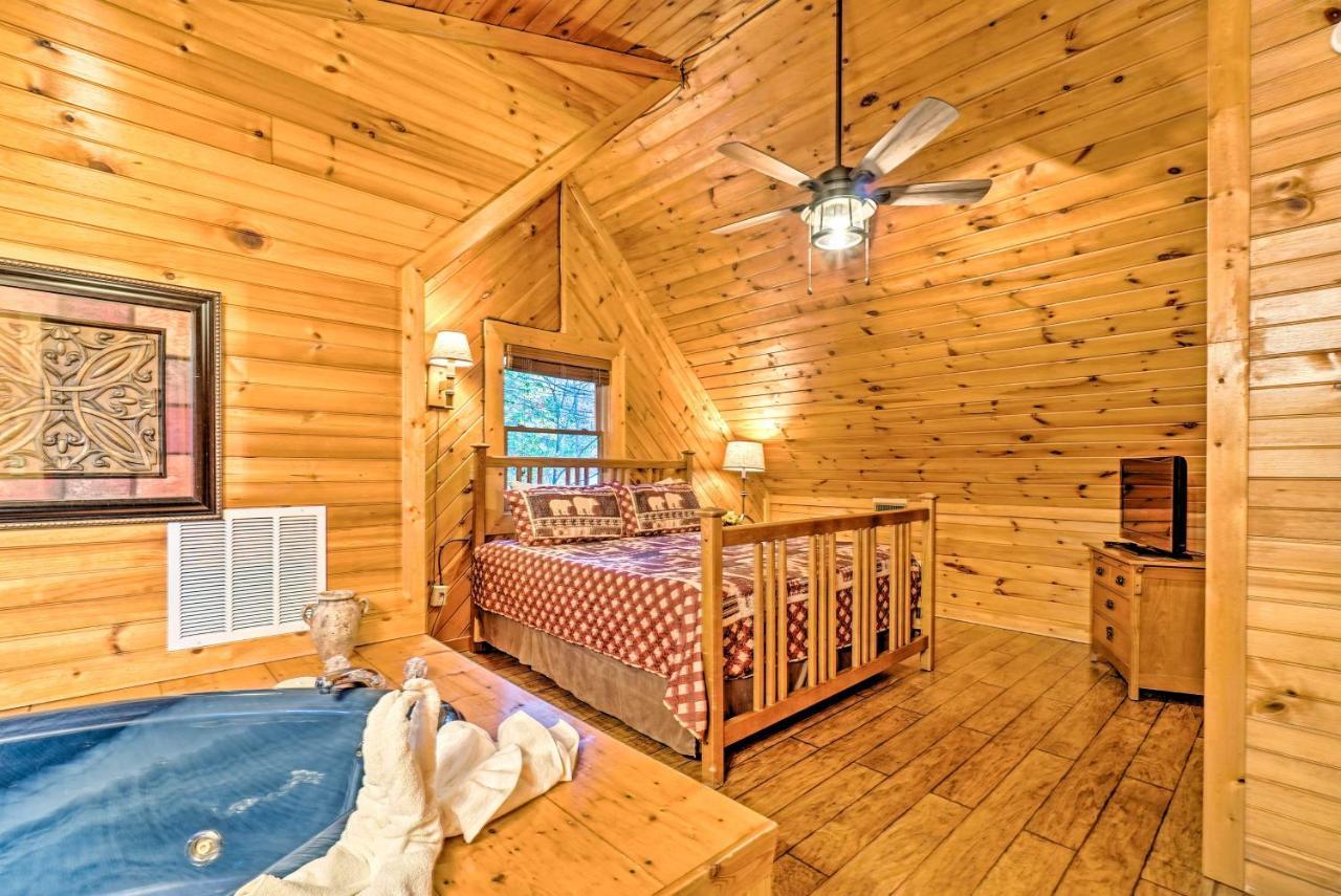 Grin N Bear It Cabin With Hot Tub And Fire Pit! Pigeon Forge Dış mekan fotoğraf