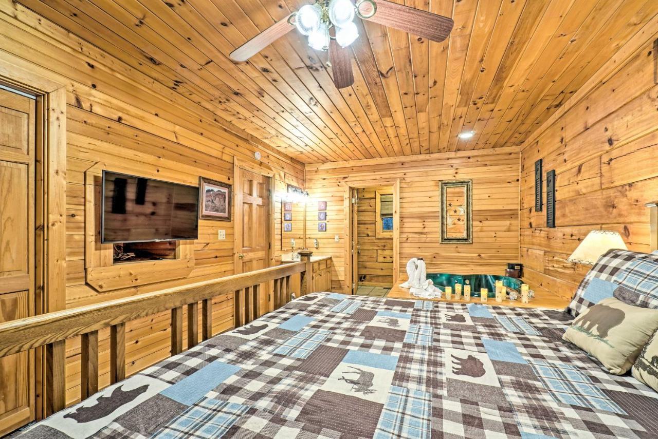 Grin N Bear It Cabin With Hot Tub And Fire Pit! Pigeon Forge Dış mekan fotoğraf