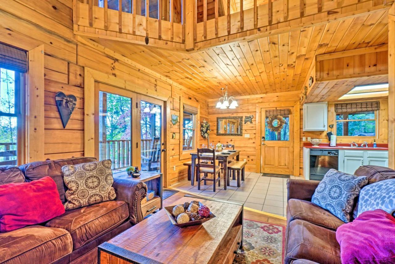 Grin N Bear It Cabin With Hot Tub And Fire Pit! Pigeon Forge Dış mekan fotoğraf