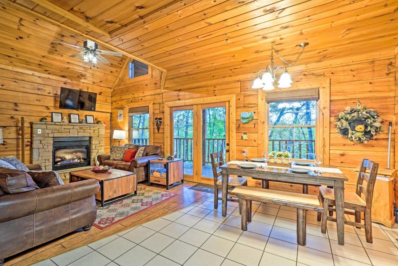 Grin N Bear It Cabin With Hot Tub And Fire Pit! Pigeon Forge Dış mekan fotoğraf