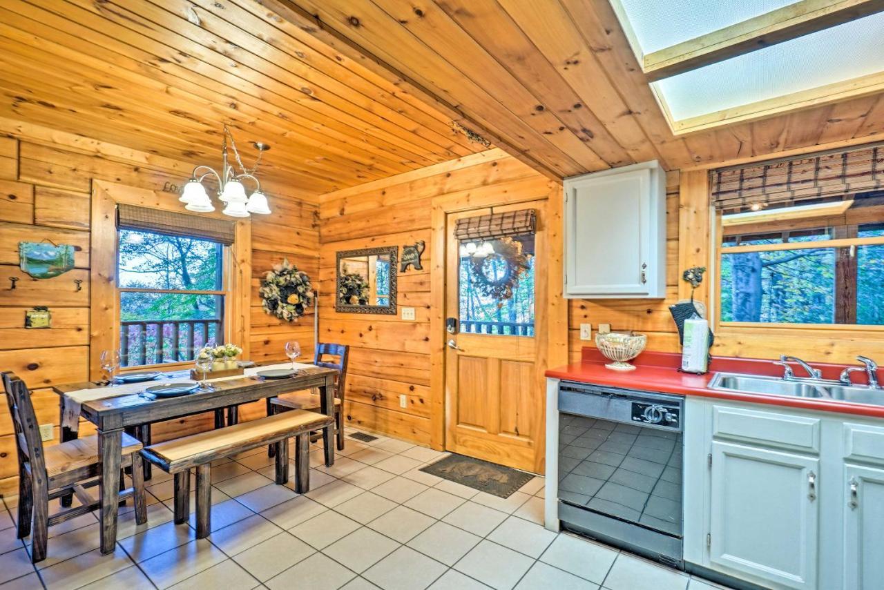 Grin N Bear It Cabin With Hot Tub And Fire Pit! Pigeon Forge Dış mekan fotoğraf