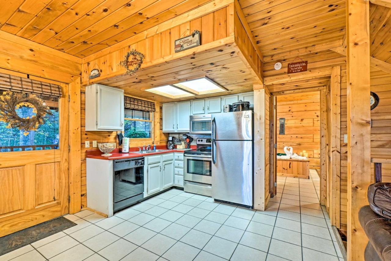 Grin N Bear It Cabin With Hot Tub And Fire Pit! Pigeon Forge Dış mekan fotoğraf