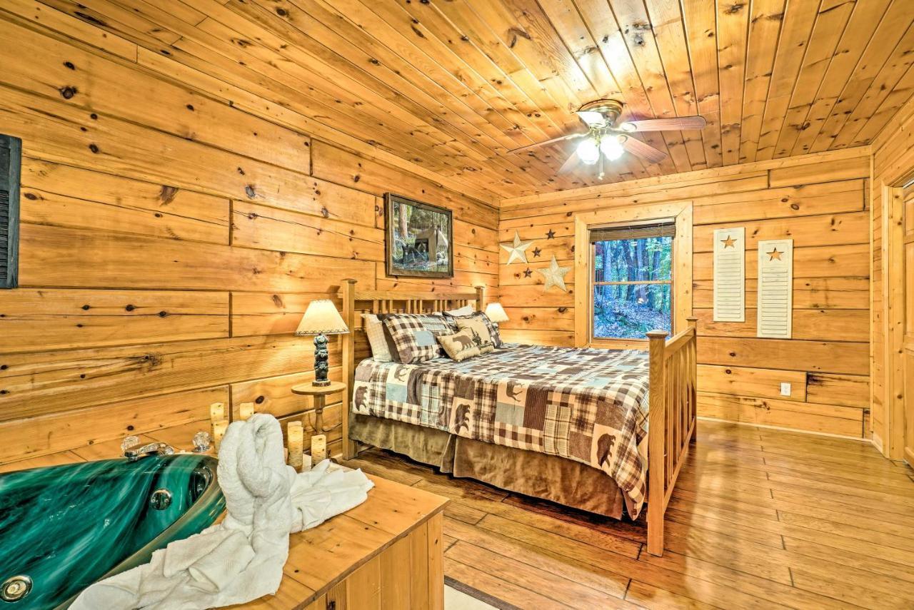 Grin N Bear It Cabin With Hot Tub And Fire Pit! Pigeon Forge Dış mekan fotoğraf