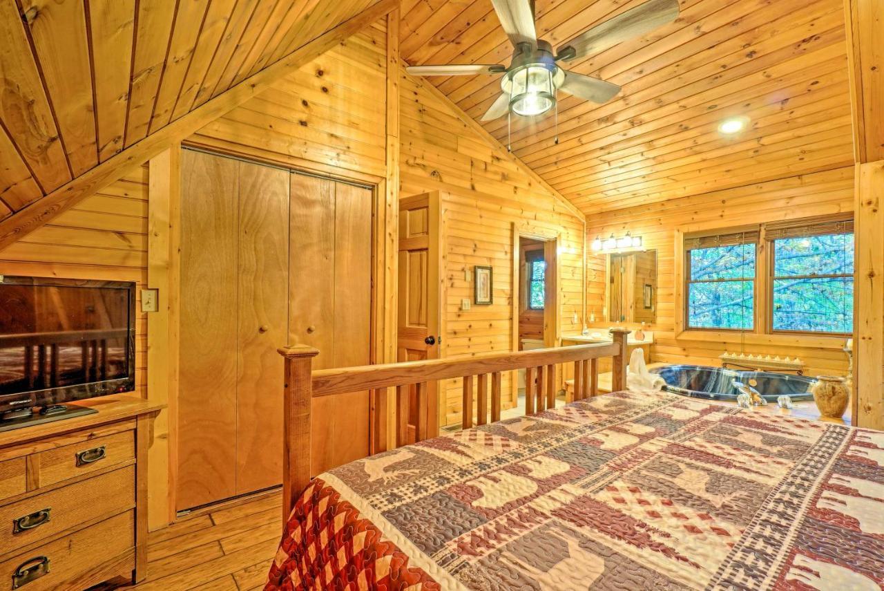 Grin N Bear It Cabin With Hot Tub And Fire Pit! Pigeon Forge Dış mekan fotoğraf